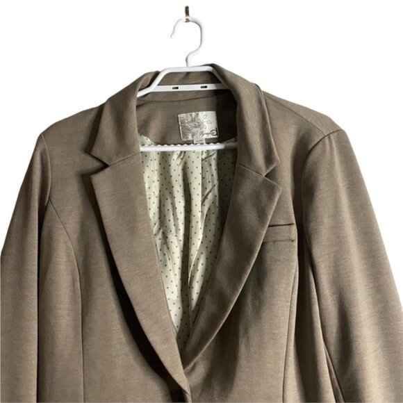 Dynamite Women's Tan Button Front Blazer - Picture 6 of 8